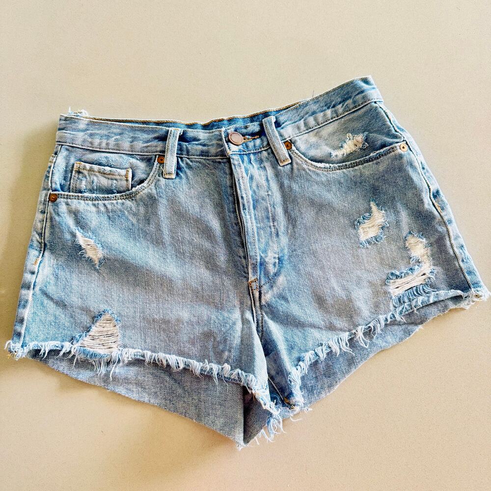 ANTHROPOLOGIE BLANKNYC Distressed Light Wash Blue Denim $88 Cutoffs Shorts 27 - Picture 2 of 13